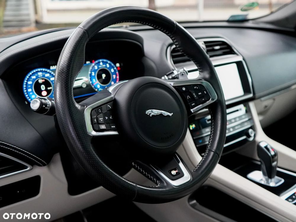 Jaguar F-Pace 5.0 V8 S/C AWD SVR - 16