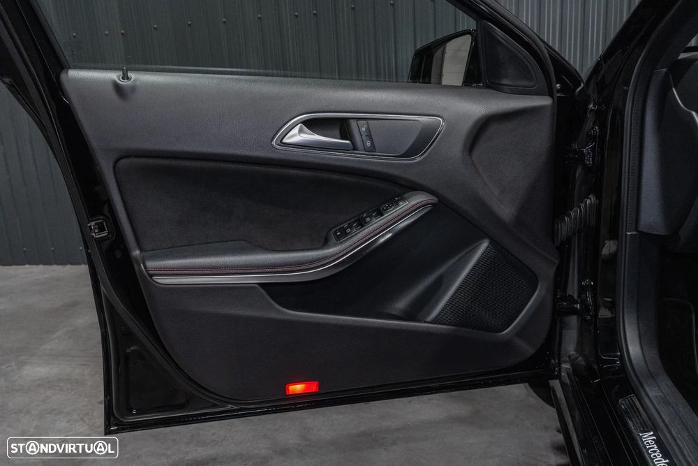 Mercedes-Benz A 180 AMG Line - 21