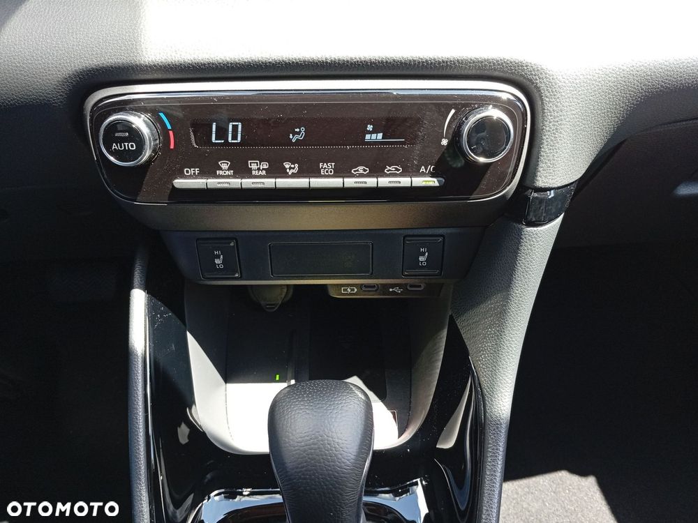 Toyota Yaris Hybrid 1.5 Style - 12