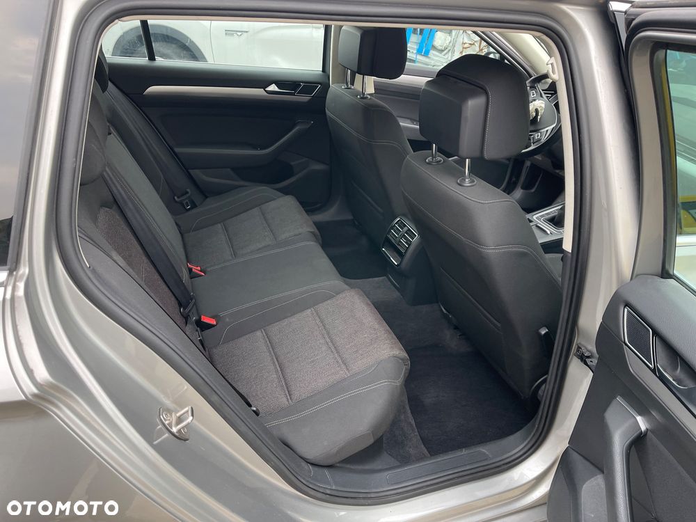 Volkswagen Passat 1.6 TDI (BlueMotion Technology) Comfortline - 20