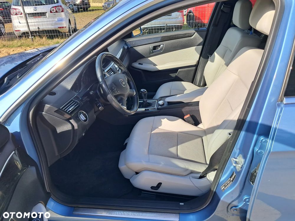 Mercedes-Benz Klasa E 220 CDI DPF BlueEFFICIENCY Elegance - 12