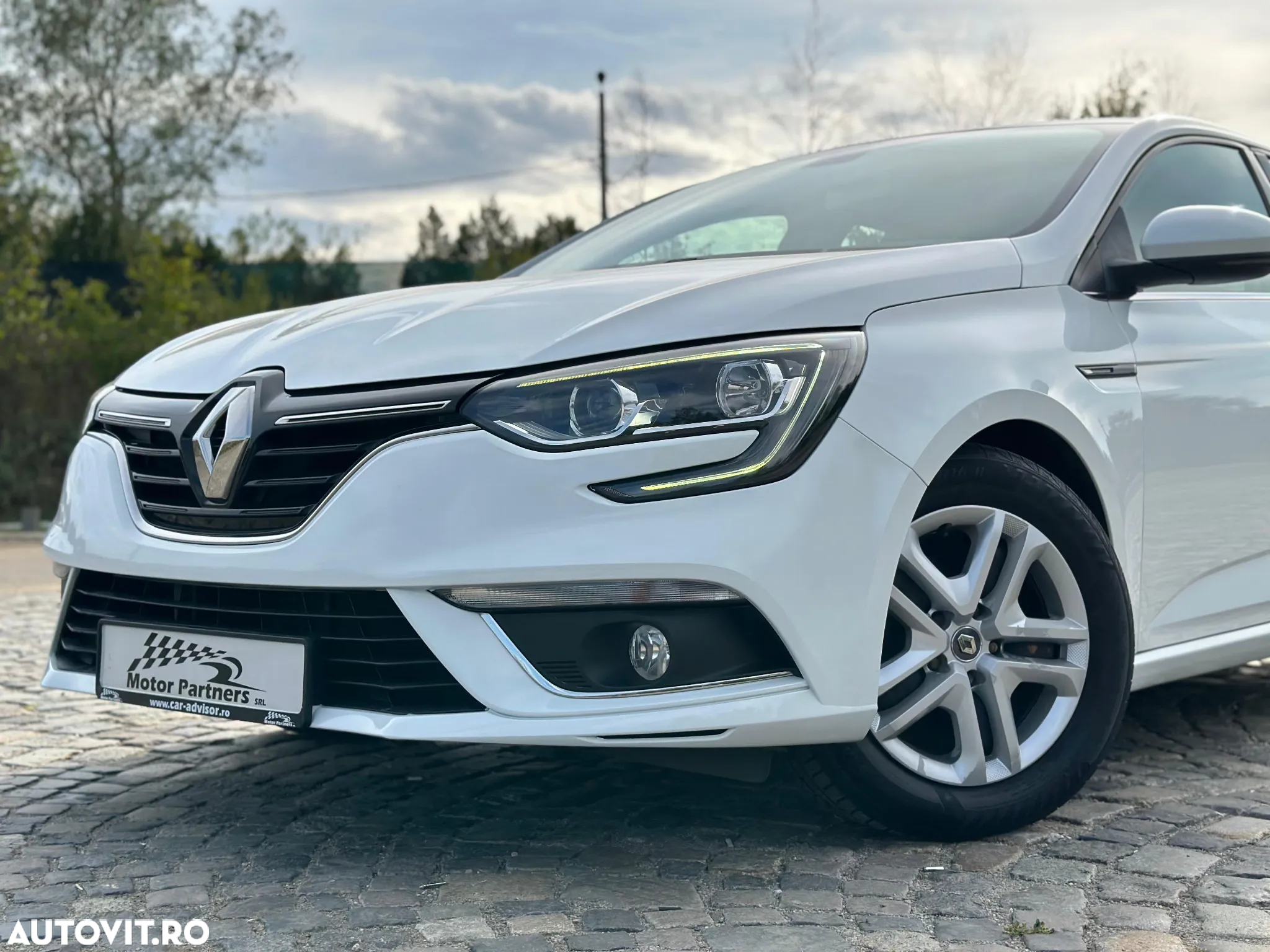 Renault Megane TCe EDC Zen - 8