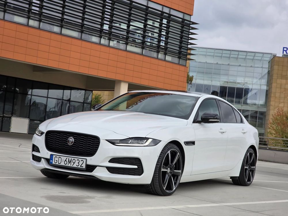 Jaguar XE 2.0 D180 R-Dynamic S - 20