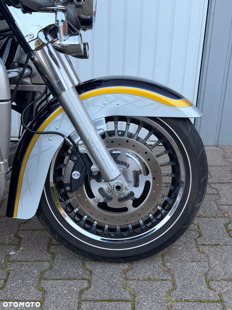 Harley-Davidson CVO Street Glide - 5