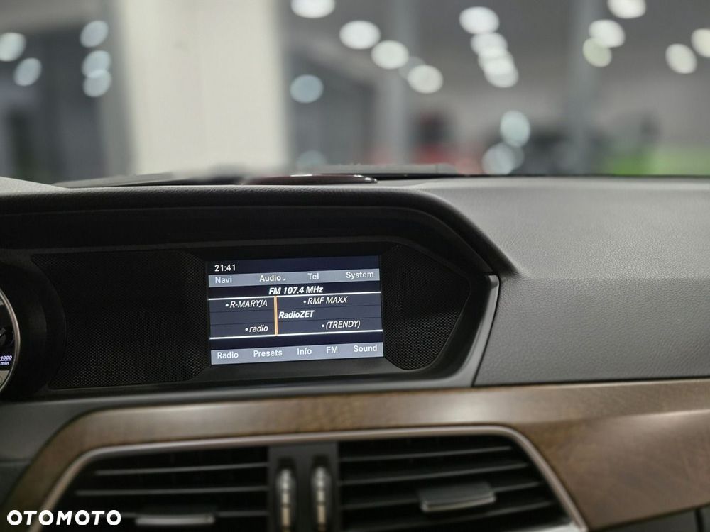 Mercedes-Benz Klasa C 180 BlueEFFICIENCY 7G-TRONIC Elegance - 28