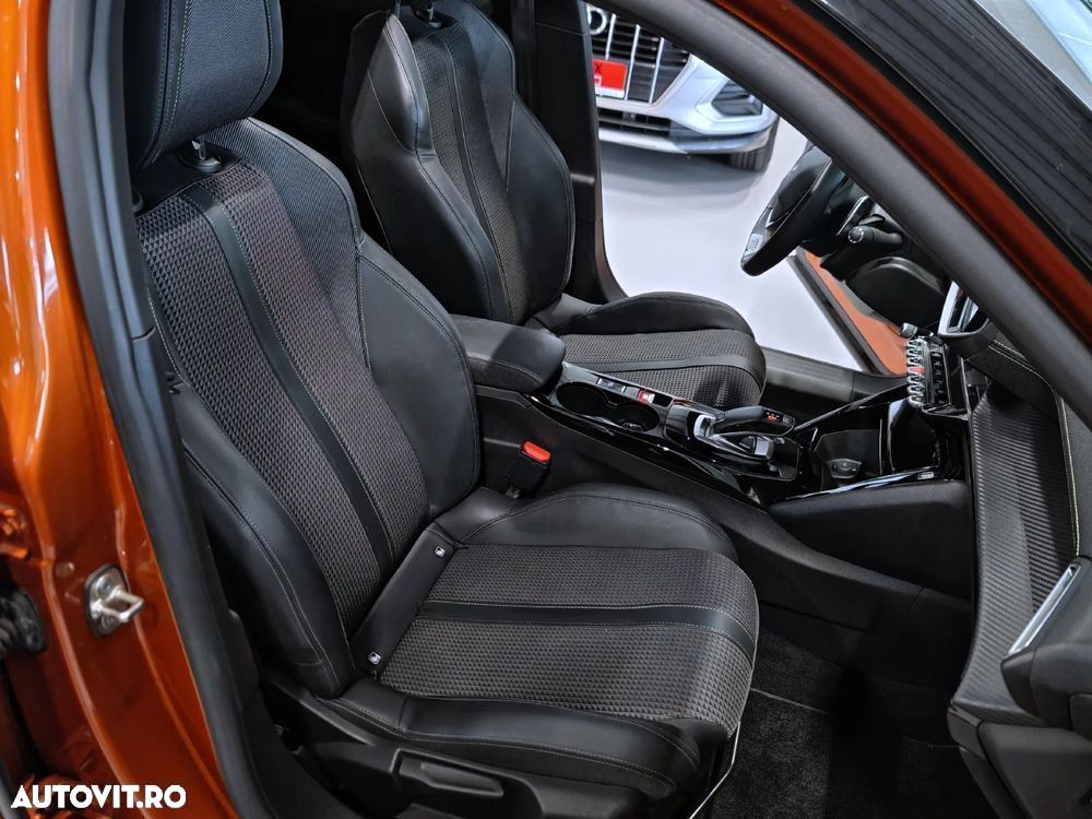 Peugeot 2008 1.2 L PureTech STT EAT8 GT Line - 10