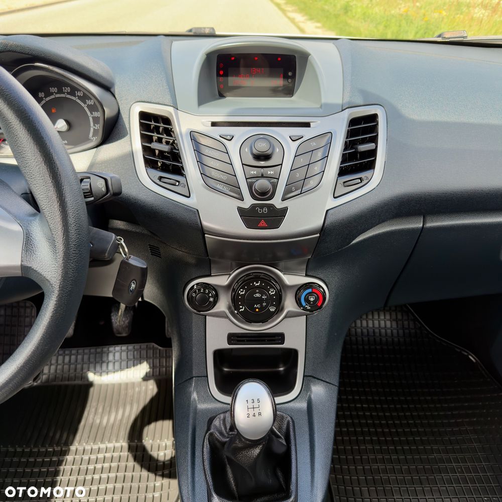 Ford Fiesta 1.5 TDCi Celebration - 13