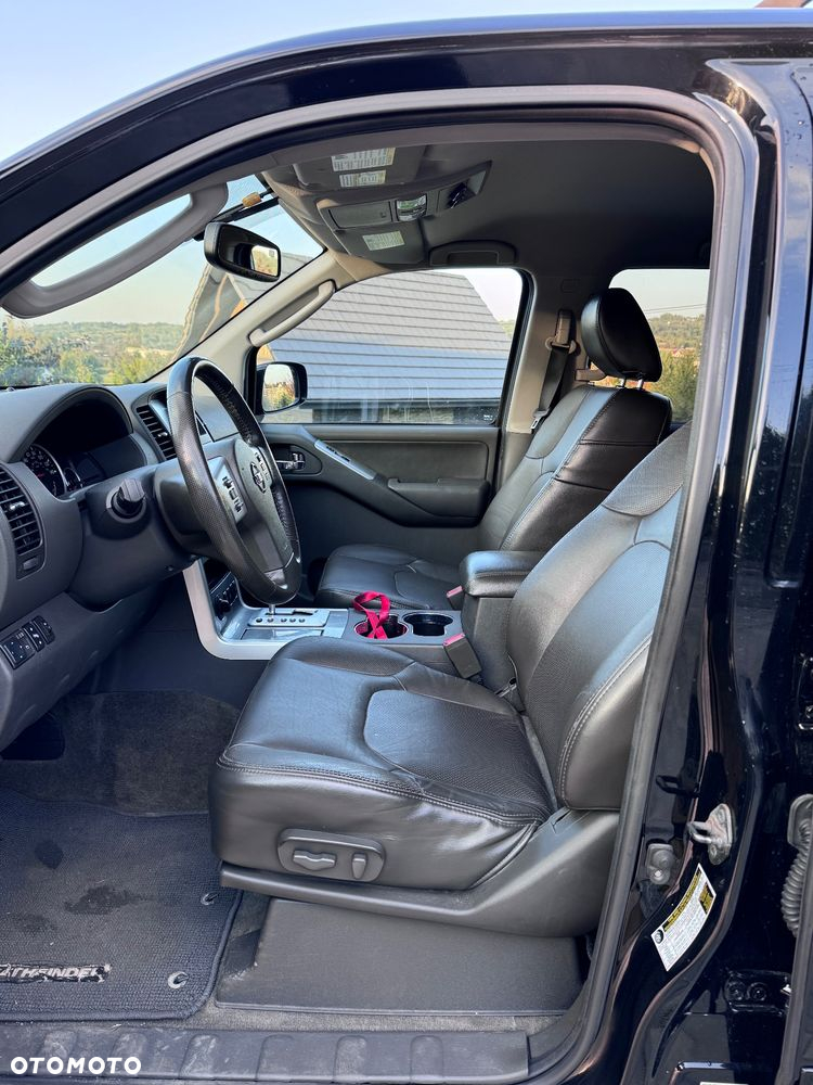 Nissan Pathfinder 3.0 D V6 LE EU5