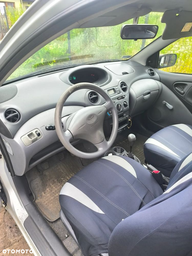 Toyota Yaris 1.0 Base - 6