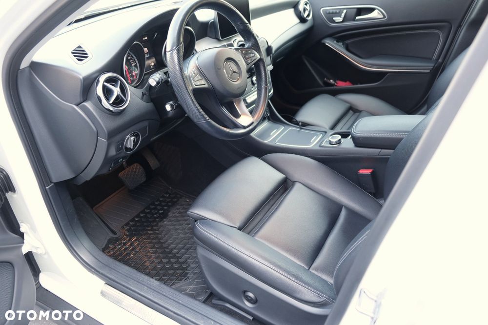 Mercedes-Benz GLA - 4