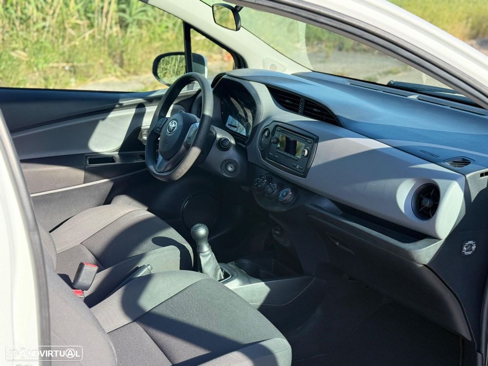 Toyota Yaris Bizz - 8