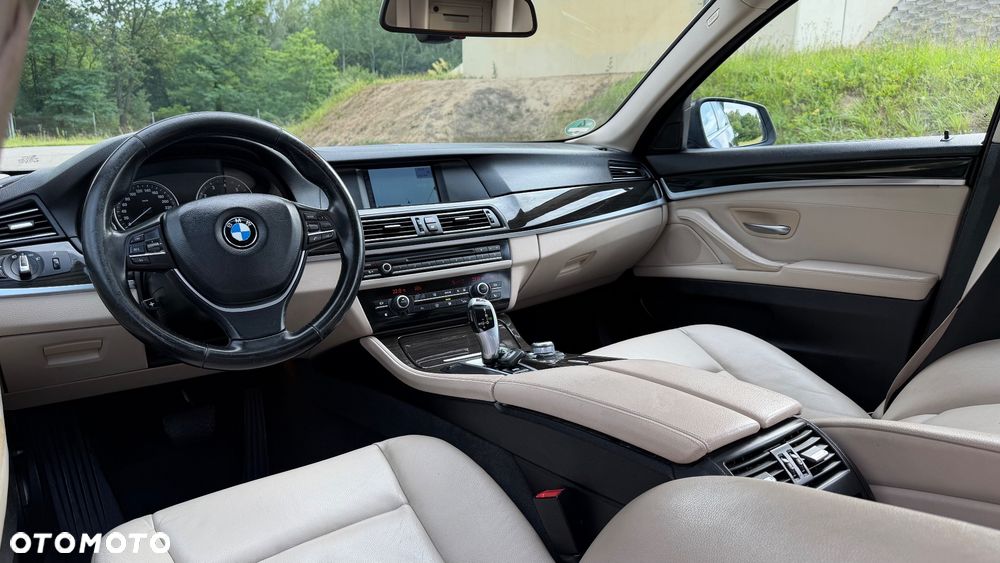 BMW Seria 5 523i - 24