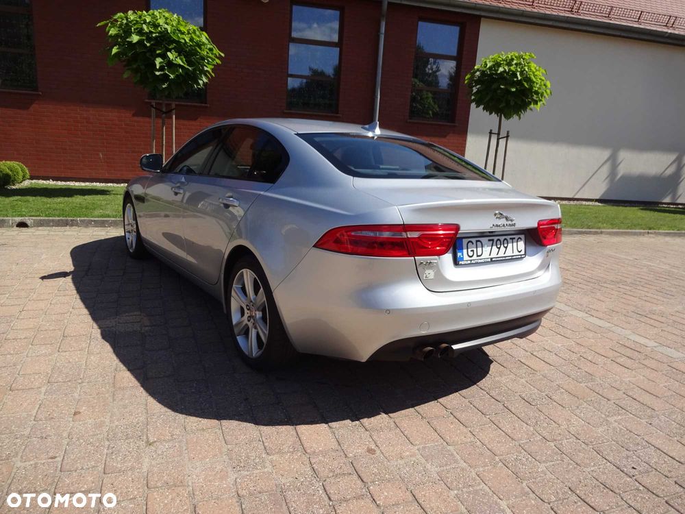 Jaguar XE - 3