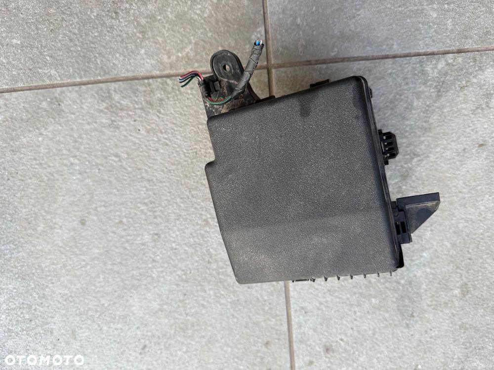 Skrzynka bezpieczników Mitsubishi Space Star II