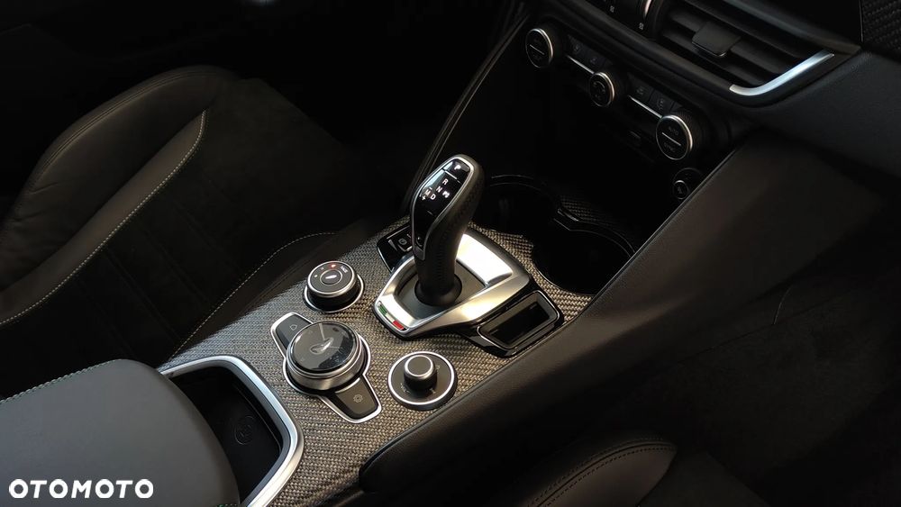 Alfa Romeo Giulia 2.9 Bi Turbo V6 Quadrifoglio - 23