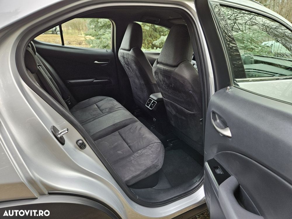 Lexus UX 250h E-FOUR Business - 9