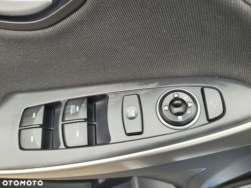 Hyundai i30 i30cw 1.6 Fifa World Cup Edition - 27