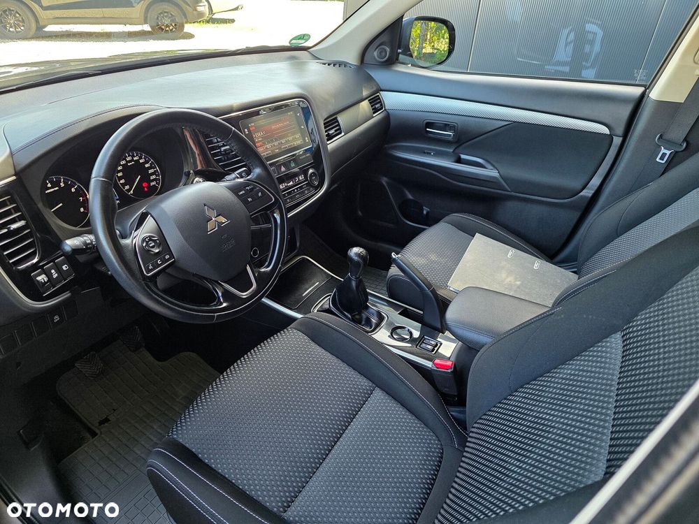 Mitsubishi Outlander - 10