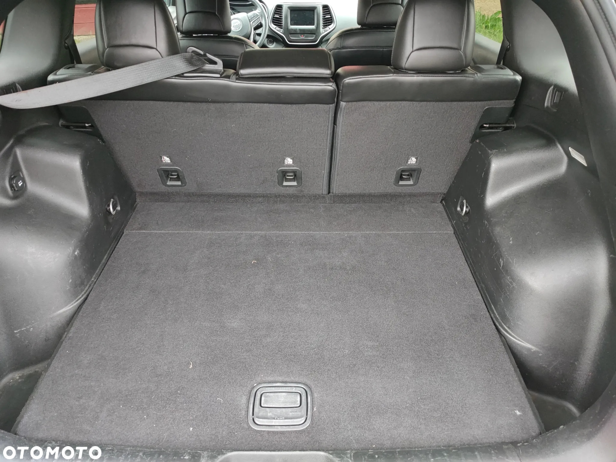 Jeep Cherokee - 23
