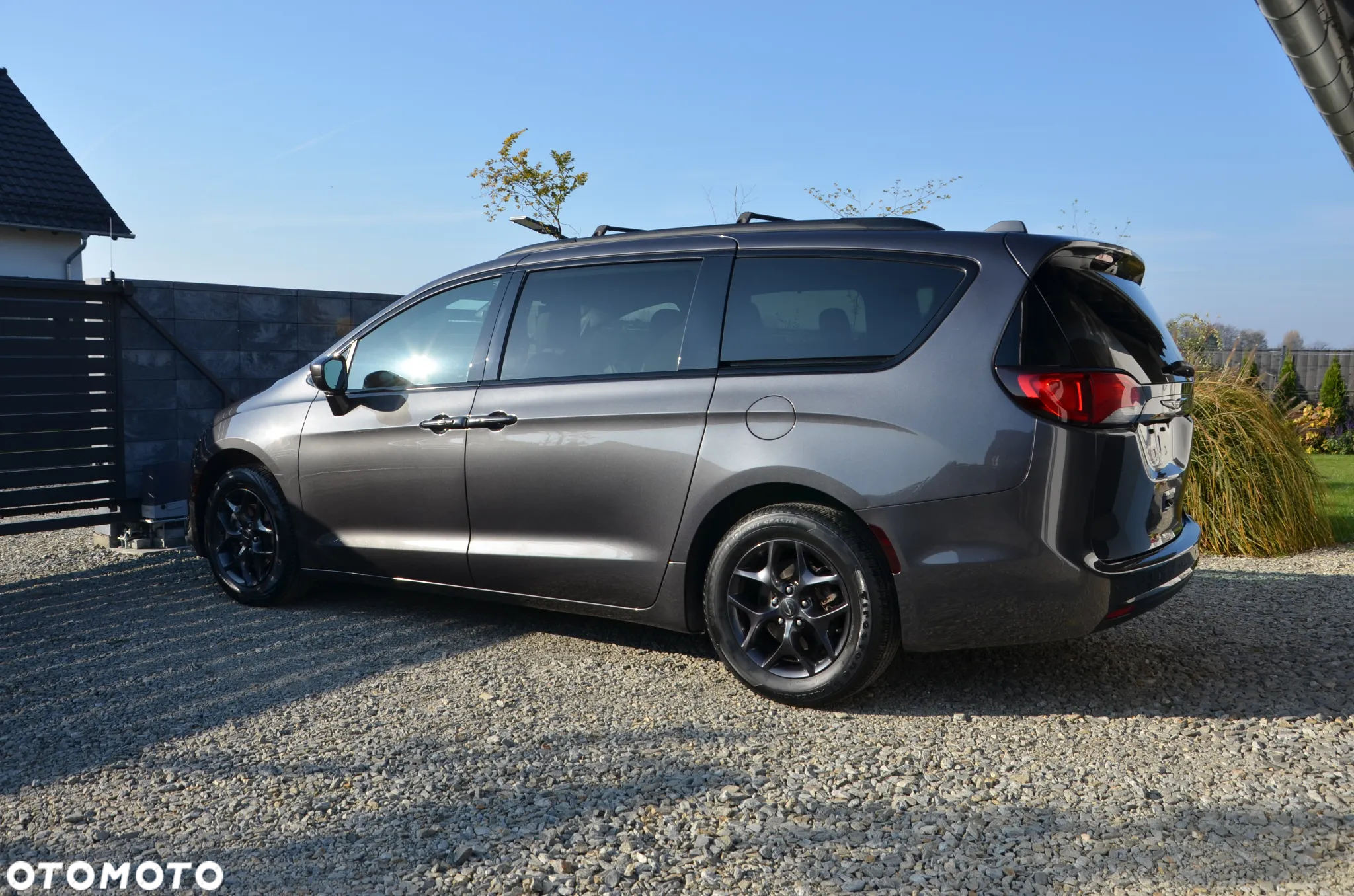 Chrysler Pacifica - 3
