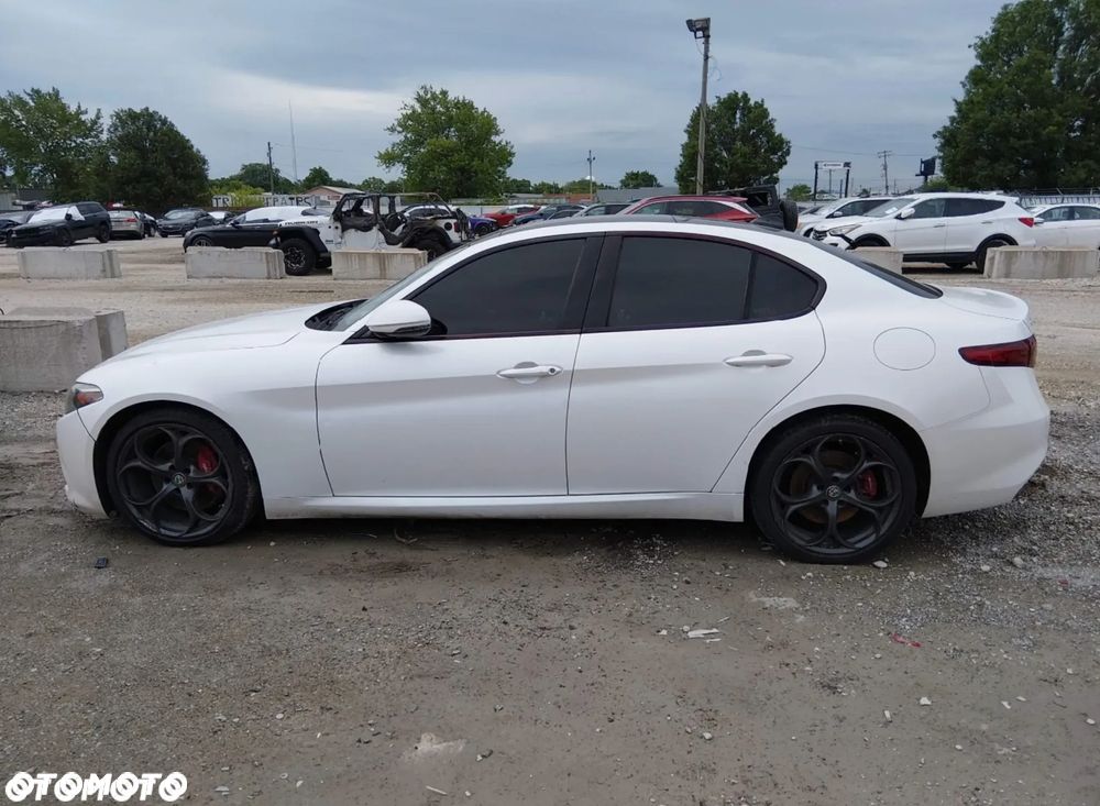 Alfa Romeo Giulia 2.0 Turbo 16V AT8-Q4 Ti - 7