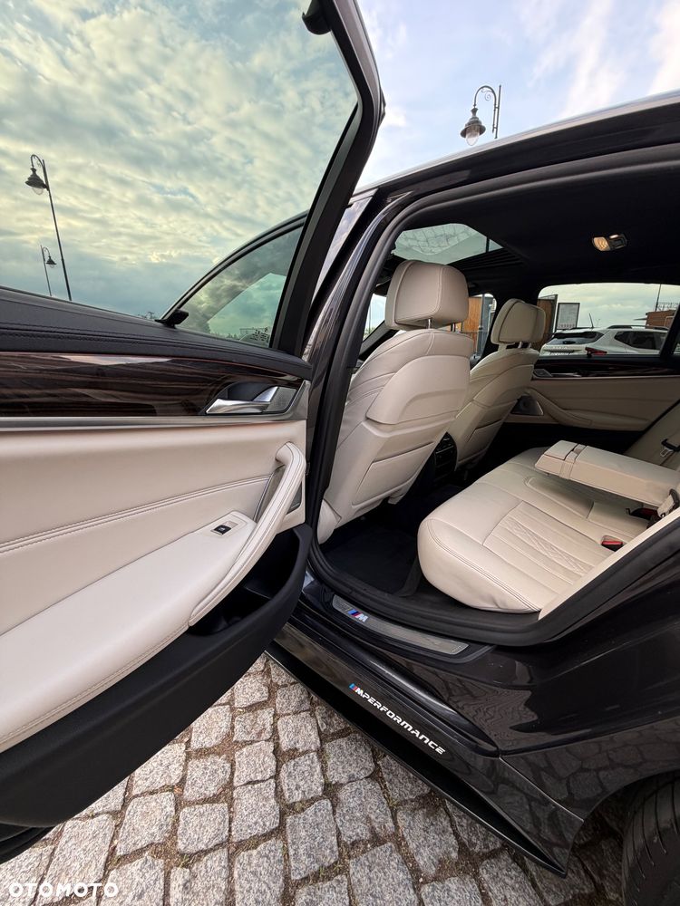 BMW Seria 5 M550i xDrive - 8