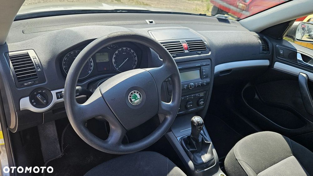 Skoda Octavia 1.6 FSI Ambiente - 13
