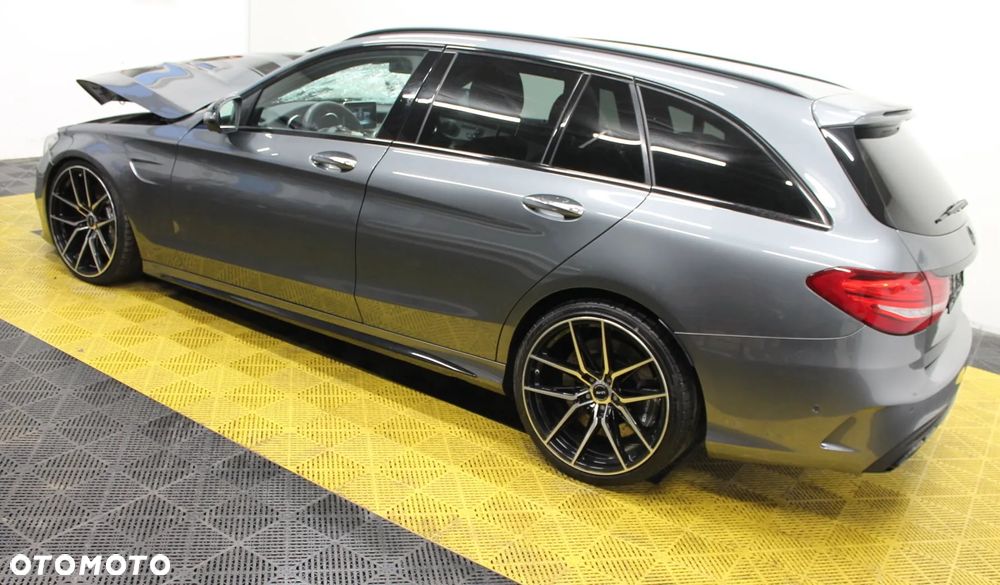 Mercedes-Benz Klasa C AMG 63 T AMG Speedshift 7G-MCT - 3