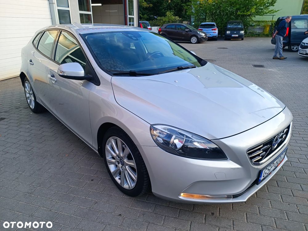 Volvo V40 D2 - 10
