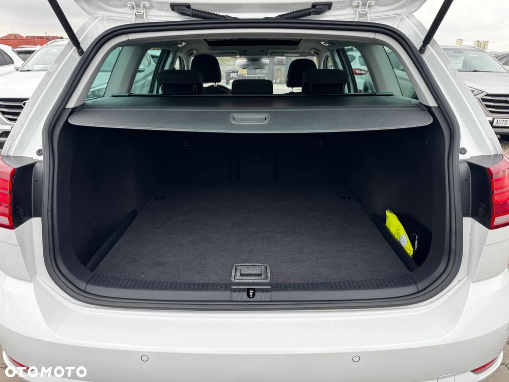 Volkswagen Golf 1.5 TSI ACT DSG Sound - 31