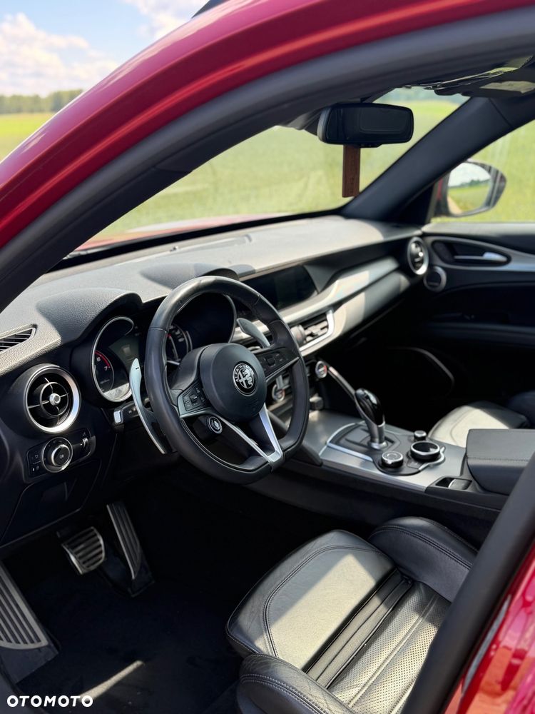 Alfa Romeo Stelvio 2.0 Turbo 16V AT8-Q4 Lusso Ti - 13