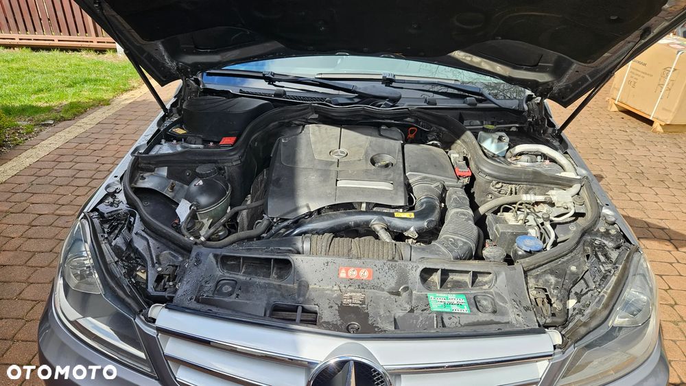 Mercedes-Benz Klasa C 180 Kompressor BlueEFFICIENCY Avantgarde - 24