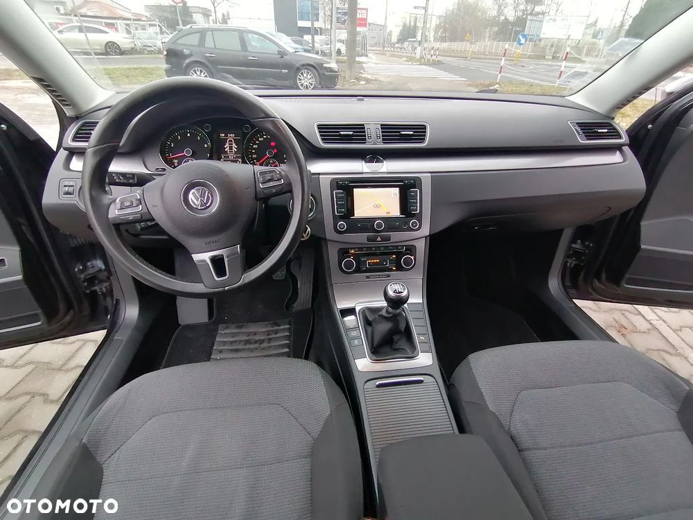 Volkswagen Passat - 32