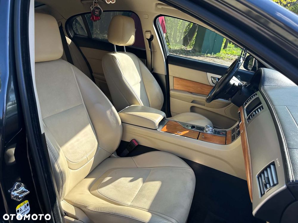 Jaguar XF 2.2 D Premium Luxury - 4