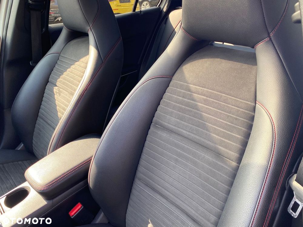 Mercedes-Benz GLA 250 7G-DCT AMG Line - 24