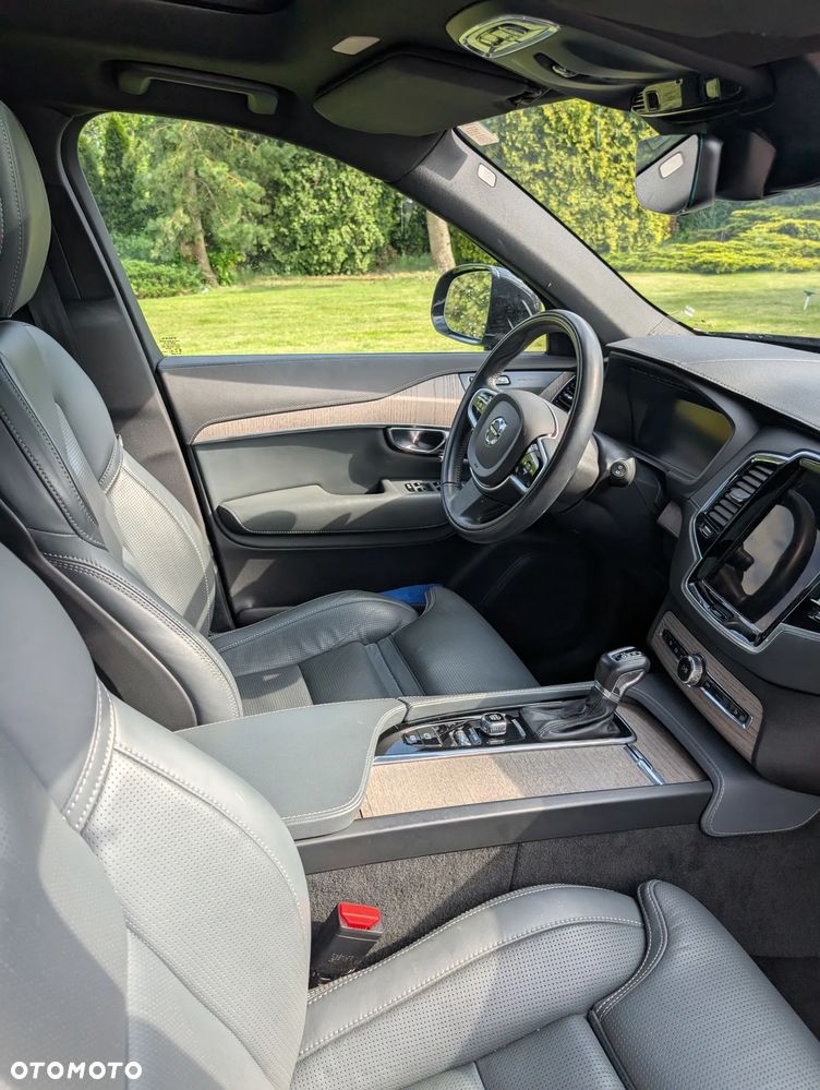 Volvo XC 90 - 9