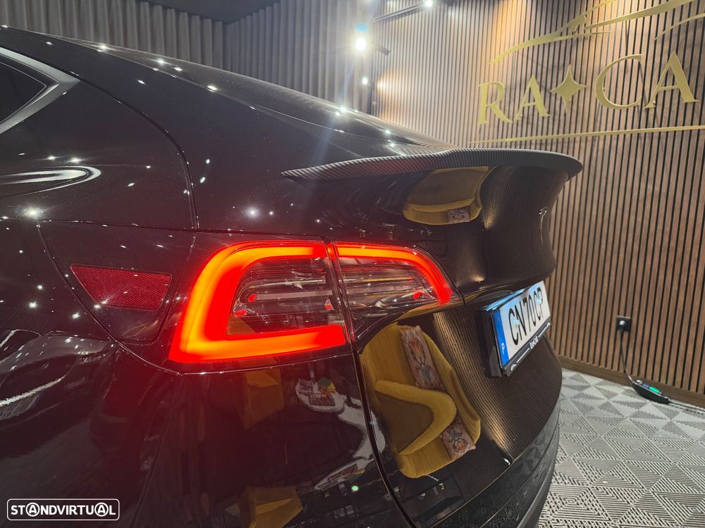 Tesla Model Y Long Range Dual Motor AWD - 11