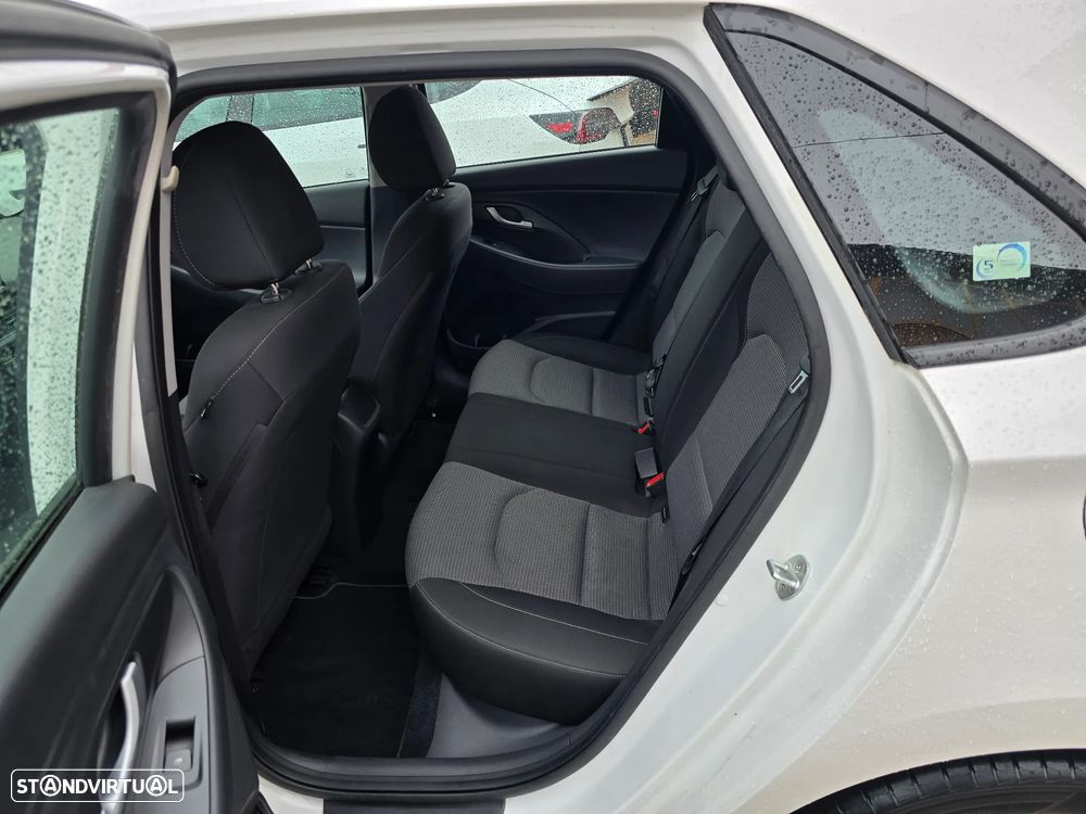 Hyundai i30 1.6 CRDI Comfort+Navi - 22