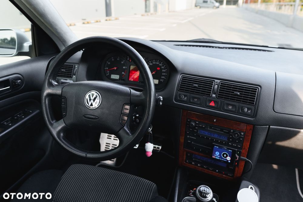Volkswagen Golf - 29