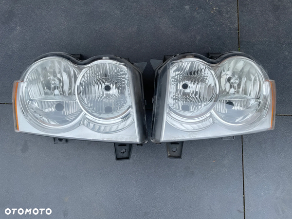 JEEP GRAND CHEROKEE III 04-10 lampa reflektor lewy prawy