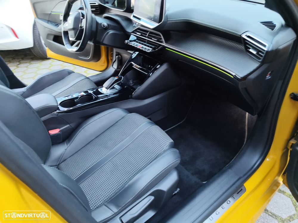 Peugeot e-208 GT - 12