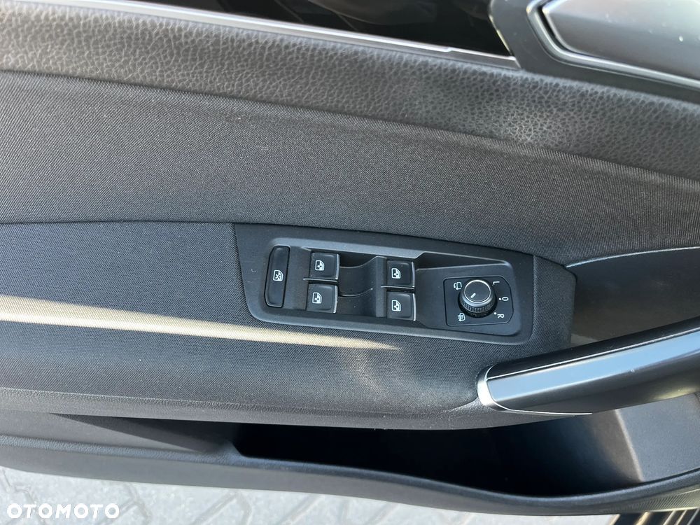 Volkswagen Touran 1.6 TDI SCR BlueMotion Technology Comfortline - 27