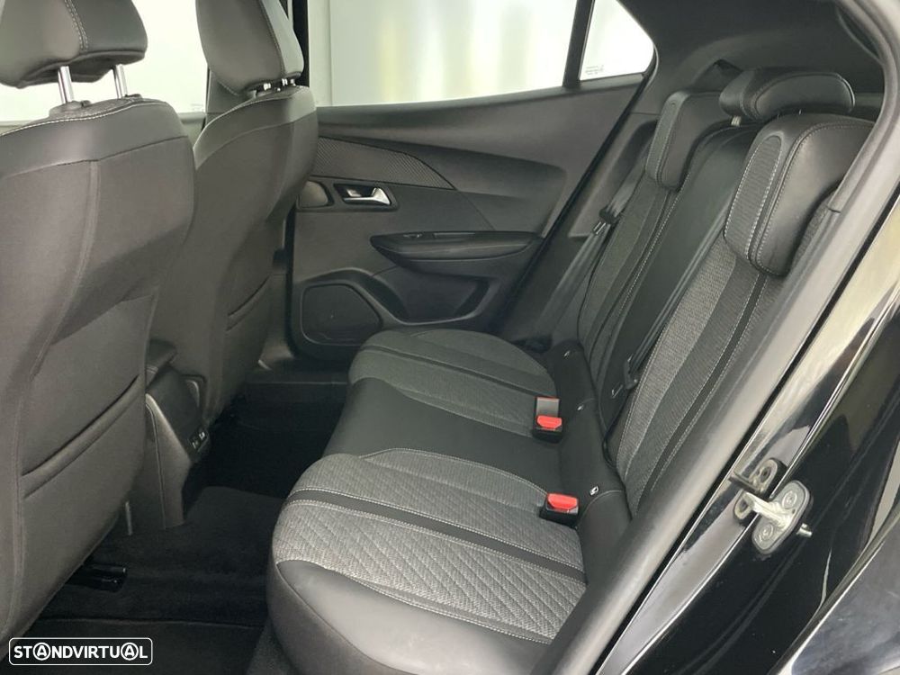Peugeot 2008 1.2 PureTech Allure - 12