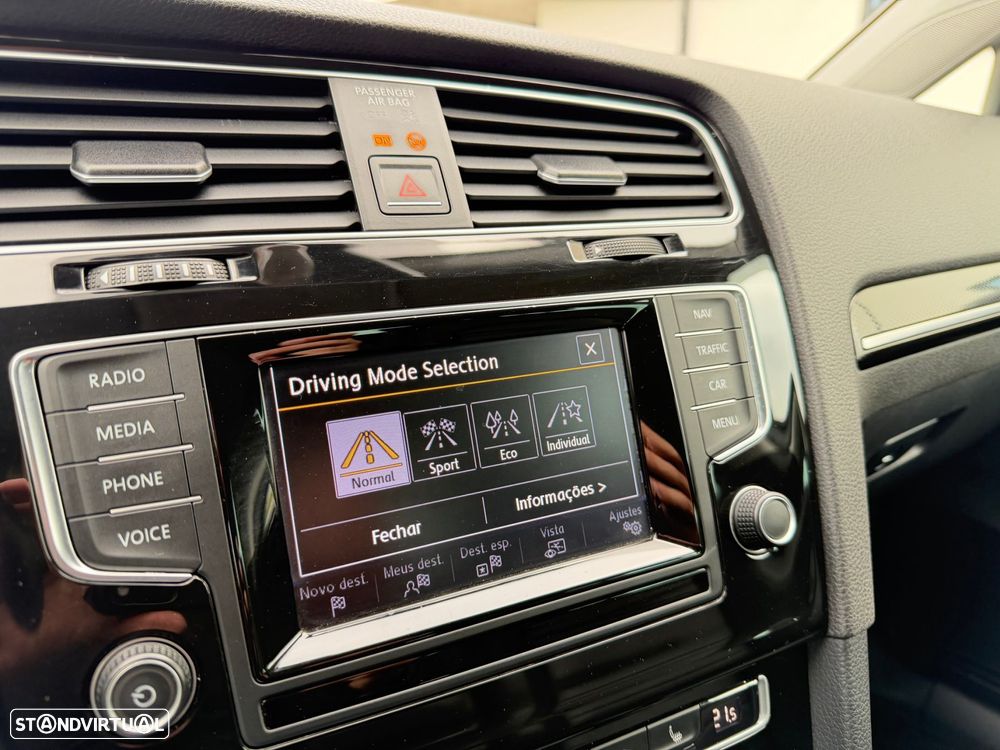 VW Golf 2.0 TDI Highline DSG - 14