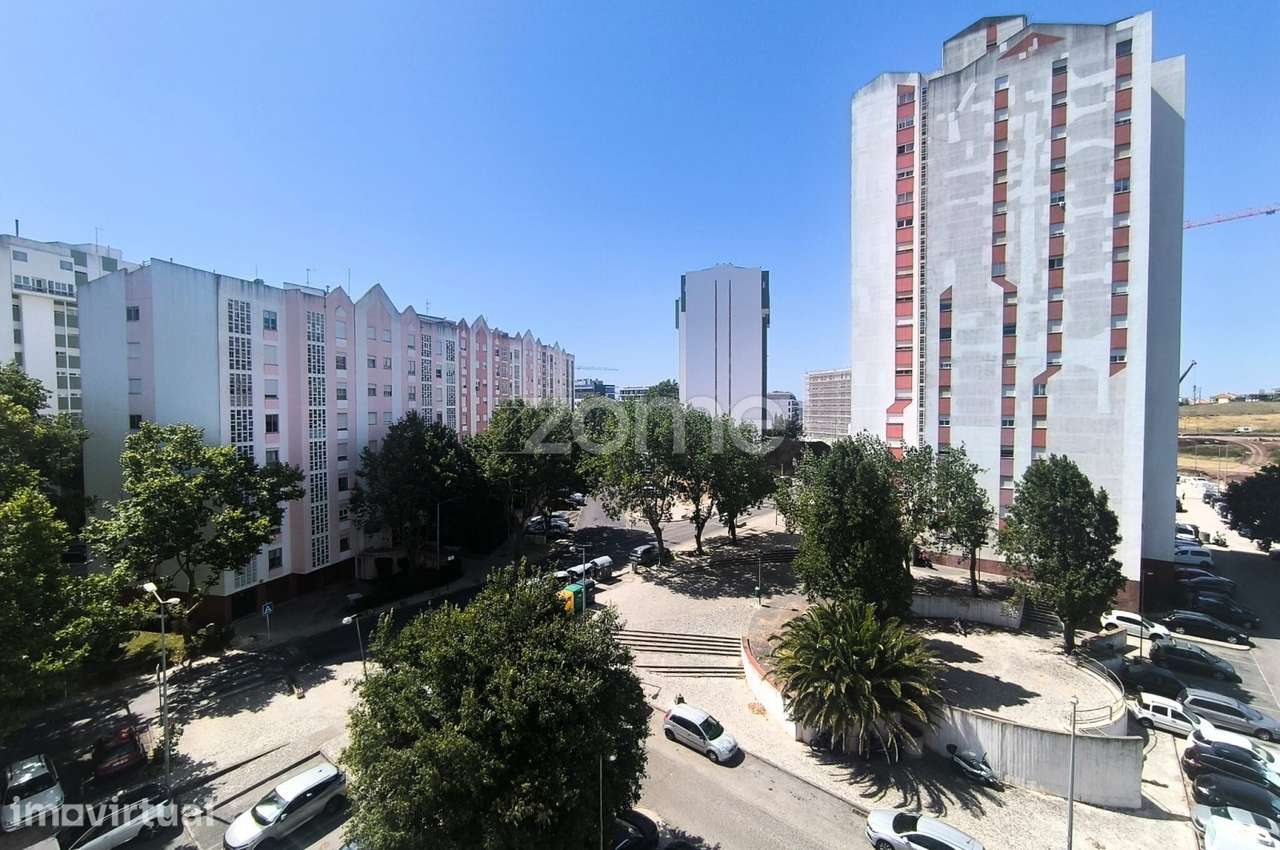 T3 Renovado c/ Suite | Santo António dos Cavaleiros - Grande imagem: 2/16