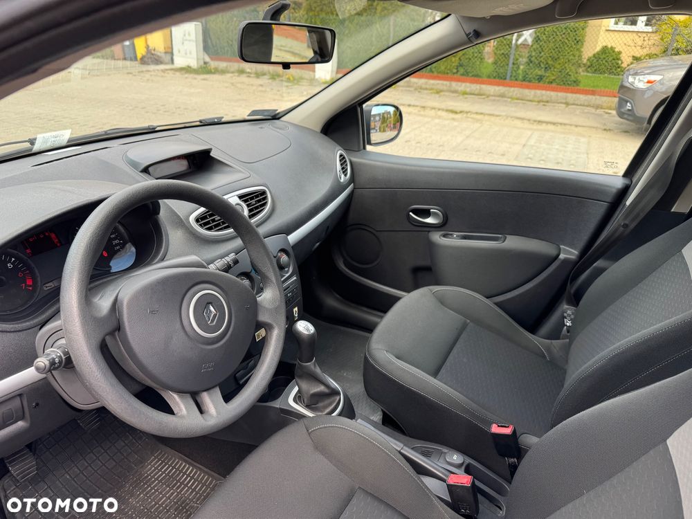 Renault Clio - 9