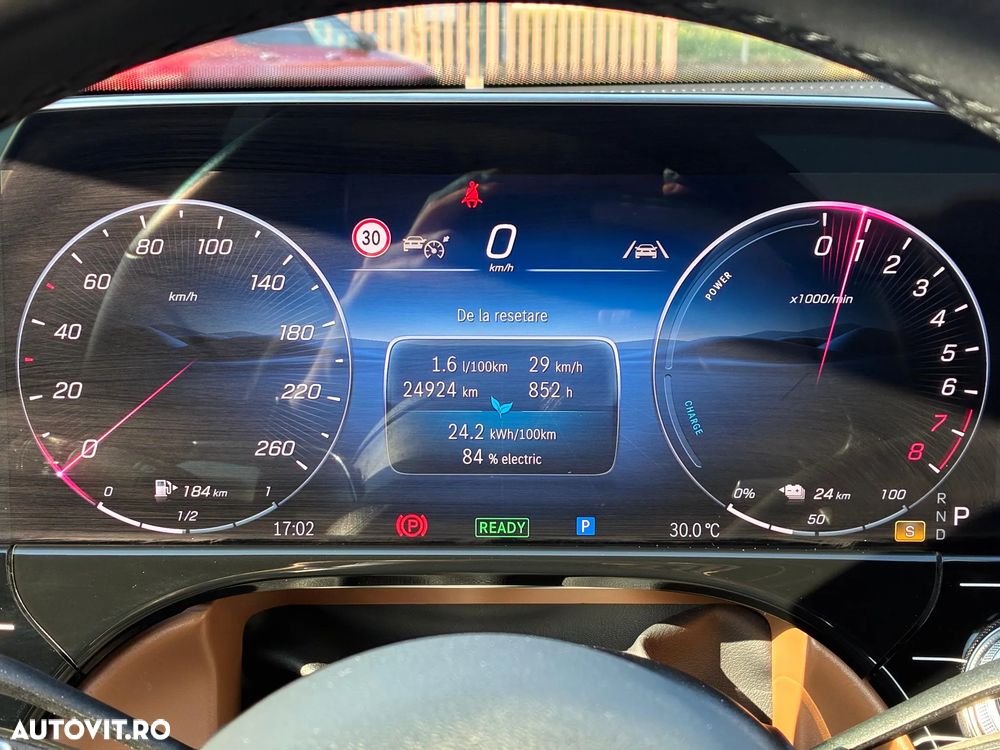 Mercedes-Benz E 300 4MATIC PHEV - 14