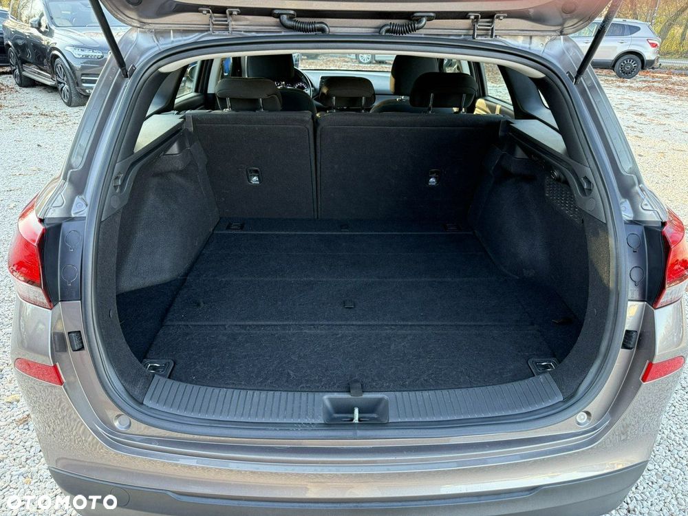 Hyundai i30 1.5 DPI Classic + - 15