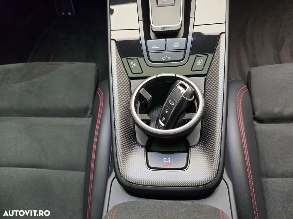 Porsche 911 4 GTS PDK - 32