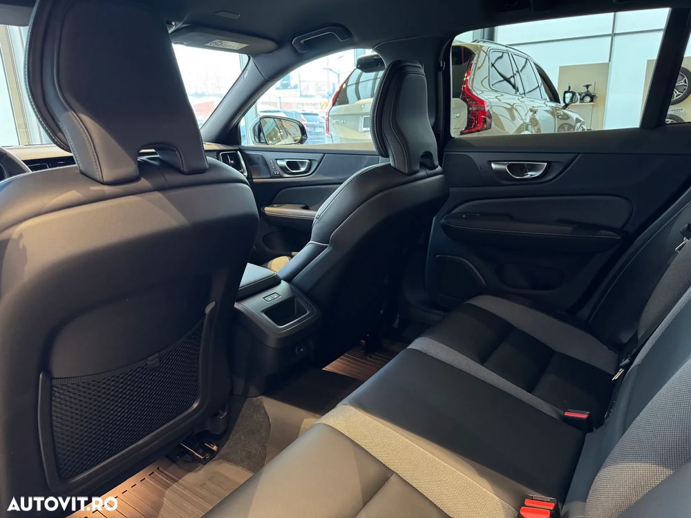 Volvo V60 B4 MHEV AT Plus Dark - 15